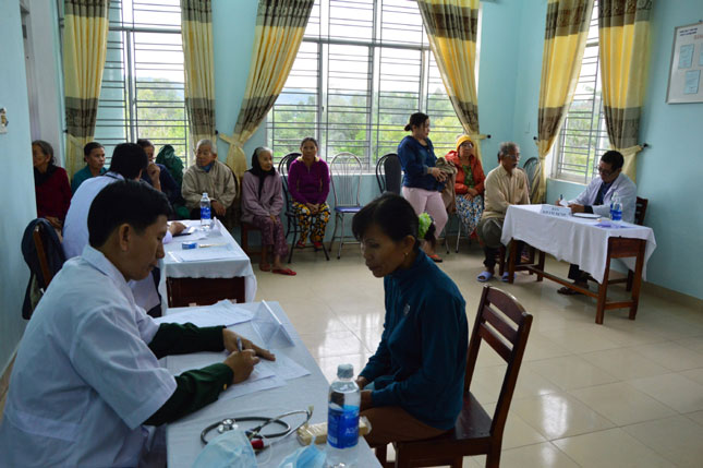 Chương trình 12 quân dân y kết hợp đến với người nghèo xã Hòa Nhơn, huyện Hòa Vang.