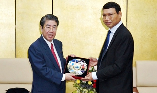  Vice Chairman Minh (right) and  Mr Chiba Hidemori (Photo: cadn.com.vn)