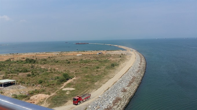 A sea expansion project is planned for Đà Nẵng Bay. The central city aims to build an ’urban area in the sea’ for its growing population. — VNS Photo Công Thành Read more at http://vietnamnews.vn/society/424951/central-city-plans-urban-area-in-the-sea.html#7XqpUvHil7VZ33wX.99