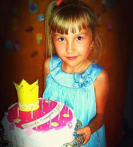 Em Viktoria Pochankina, 12 tuổi bị mất tích trong vụ cháy.