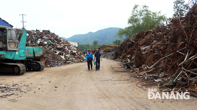  Dana-Uc plant workers resumed their work on Monday to prepare for steelmaking