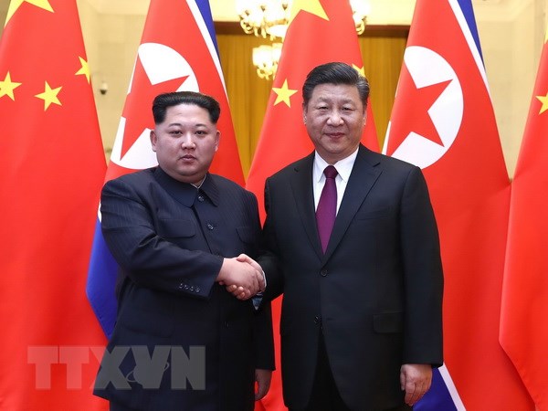 Chủ tịch Trung Quốc Tập Cận Bình hội đàm với nhà lãnh đạo Kim Jong-un. (Nguồn: THX/TTXVN)