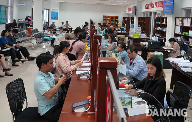 The awards have created a driving force for civil servants to bring better public services to local citizens. (Photo: DNO/ Khanh Hoa)