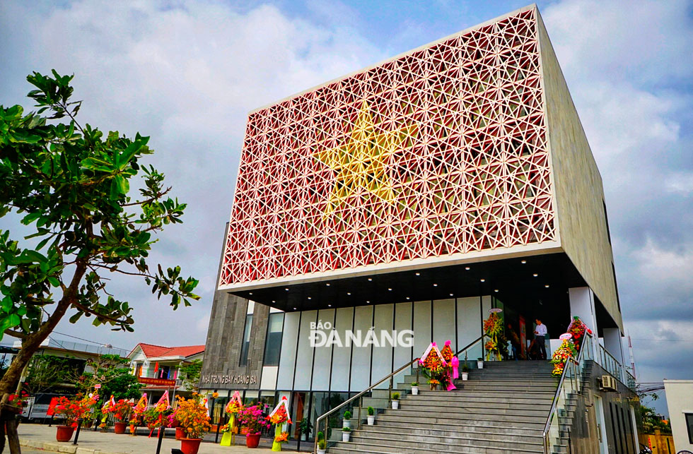 Measuring 18m in height, the exhibition house features 4 storeys.