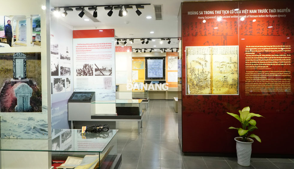 The exhibits on display are grouped according to different themes featuring Viet Nam’s legitimate sovereignty over the archipelago over the historical periods.  There are big TV displays for the screenings about Viet Nam’s establishment and exercise of its national sovereignty over the archipelago in a continuous and peaceful manner over historical periods.
