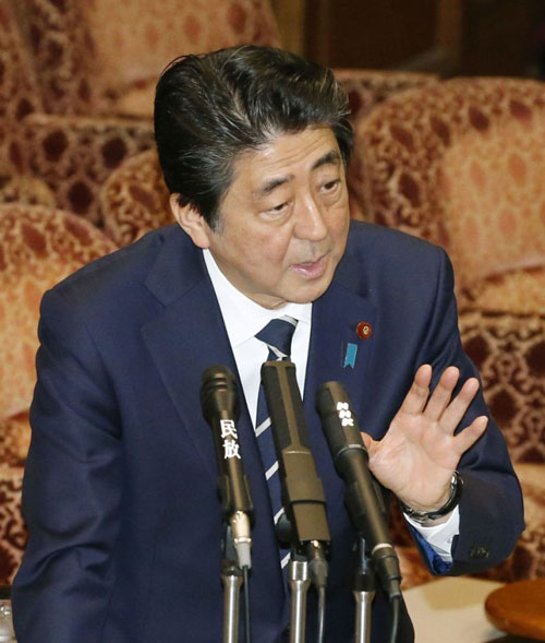 Thủ tướng Nhật Bản Shinzo Abe đang thúc đẩy các cuộc gặp gỡ thượng đỉnh với Mỹ, Nga và có thể với CHDCND Triều Tiên. 		Ảnh: AP