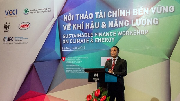 VCCI Secretary General Nguyen Quang Vinh states that a dismissive attitude from financial institutions towards investment projects poses inherent risks towards the environment and that society helps to boost a sustainable economy. (Photo: NDO/Trung Hung)