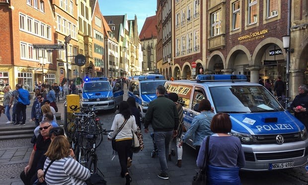 Tấn công bằng đâm xe ở Đức: Lái xe tự sát, truy lùng 2 nghi can
