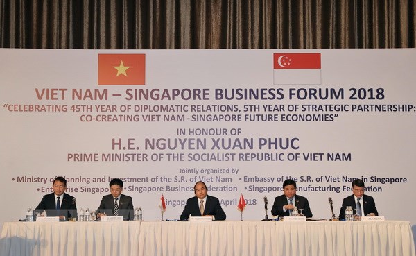 Thủ tướng Nguyễn Xuân Phúc dự Diễn đàn Kinh doanh Việt Nam-Singapore
