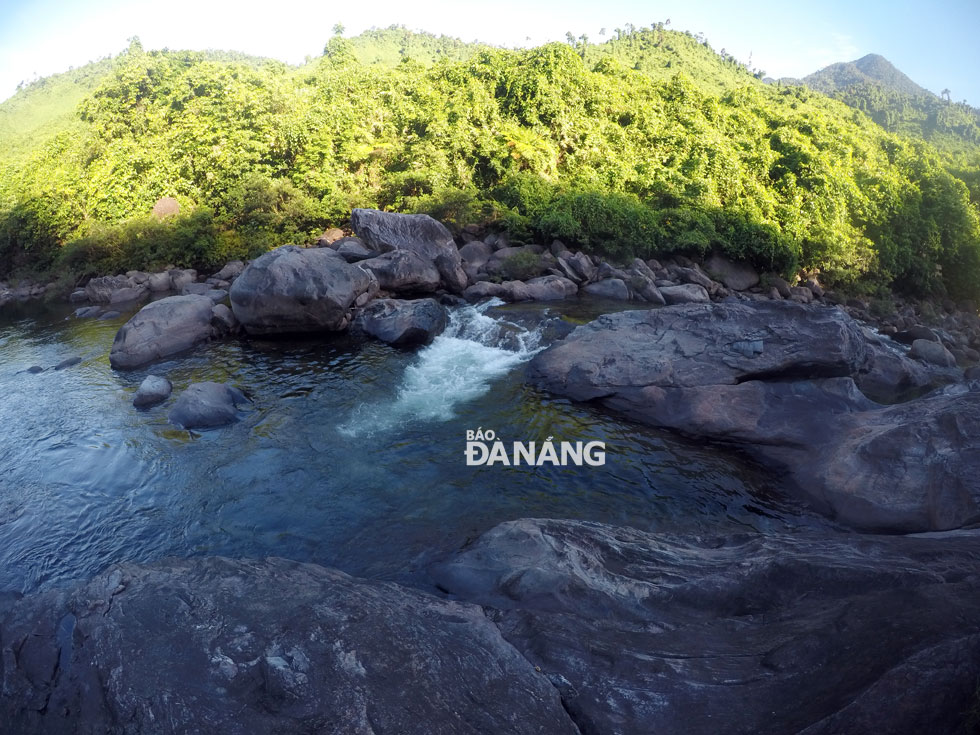  - Relaxing water flowing through rough rocks