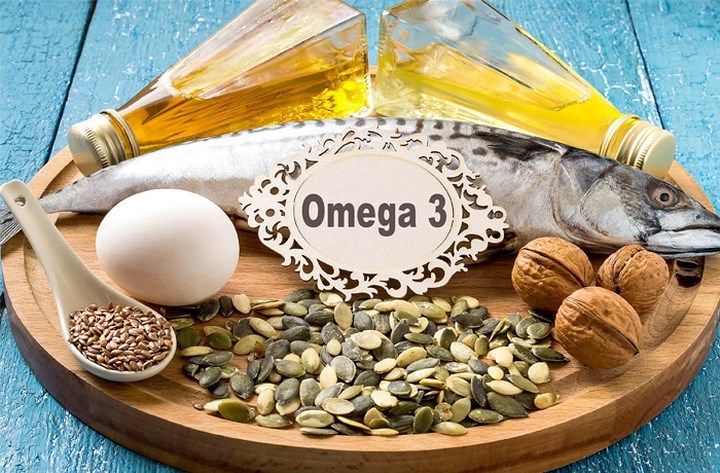 Axit béo omega-3 Axit béo: Omega-3 là những chất dinh dưỡng quan trọng trong việc ngăn ngừa và điều trị bệnh. Bạn nên ăn cá ít nhất mỗi tuần một lần để giúp bảo vệ chức năng não. Axit béo Omega-3 là những loại chất béo tốt và điều này có thể giúp giảm nguy cơ bệnh Alzheimer, trầm cảm, bệnh tim và viêm khớp.