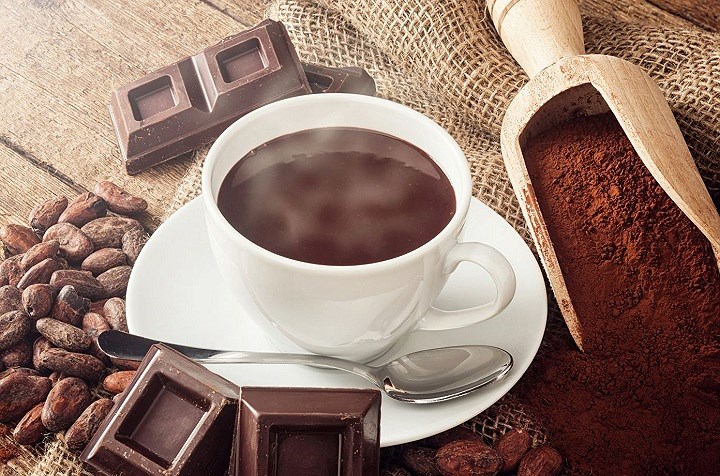 Cà phê và sôcôla rất tốt cho sức khoẻ của bạn. Các nghiên cứu gần đây cho thấy sôcôla và cà phê có thể được sử dụng làm thuốc điều trị bệnh Alzheimer. Chất chống oxy hoá có trong sôcôla và cà phê có thể giúp ngăn ngừa sự suy giảm trí nhớ liên quan đến tuổi tác.
