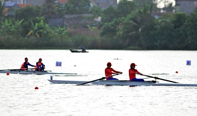 The National Rowing and Canoeing Clubs Championship began in Đà Nẵng City on April 5. — Photo thethao247.vn Read more at http://vietnamnews.vn/sports/425859/national-rowing-and-canoeing-clubs-championship-begins.html#sh670G26bmW3IvvL.99