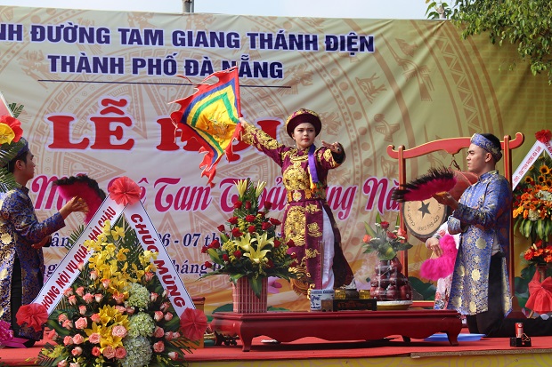 A scene from the festival honouring ‘Mau Thoai’ (Mother Goddess of Water)