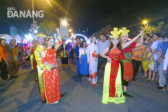 Da Nang is very attractive to visitors thanks to its beautiful landscapes and entertainment programmes