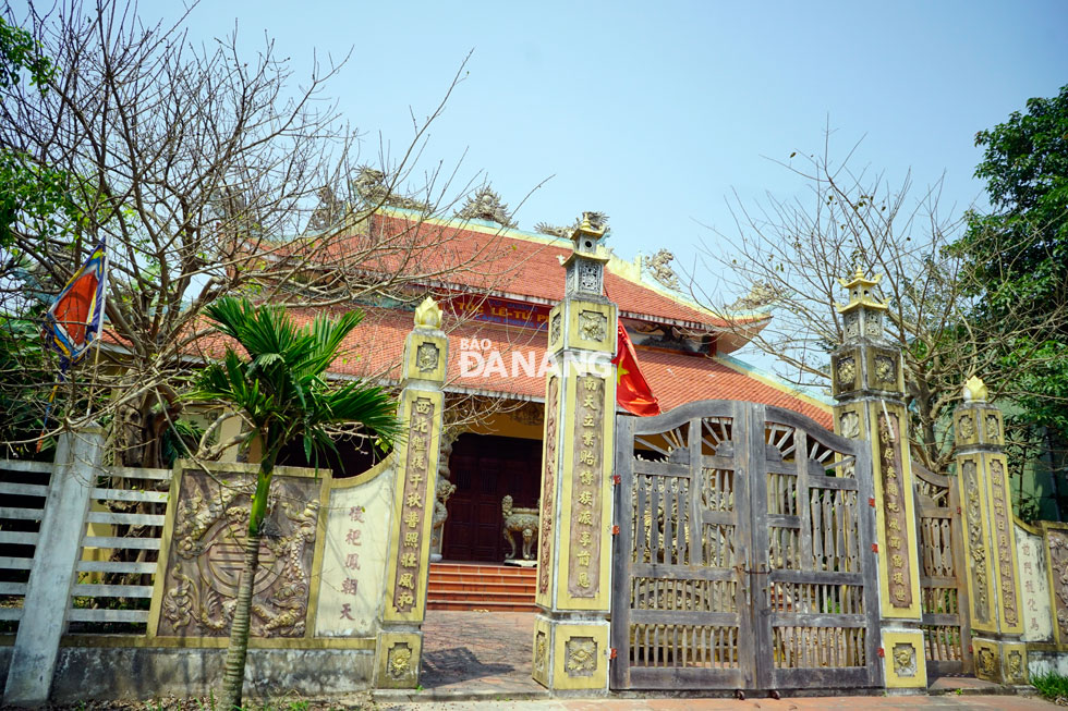 Những nhà thờ tộc thường xuyên được trùng tu, sơn sửa khang trang, trở thành điểm nhấn trên con đường dẫn vào Phong Nam.