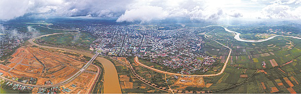 ‘Thanh Pho Kon Tum’ (A View of Kon Tum City) by Nguyen Ngoc Thai from Kon Tum Province