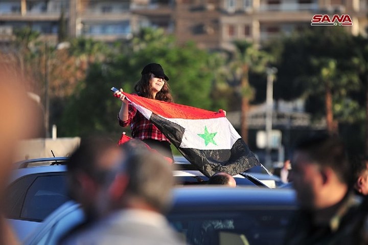 Người dân Syria phản đối vụ tấn công. Ảnh: SANA.