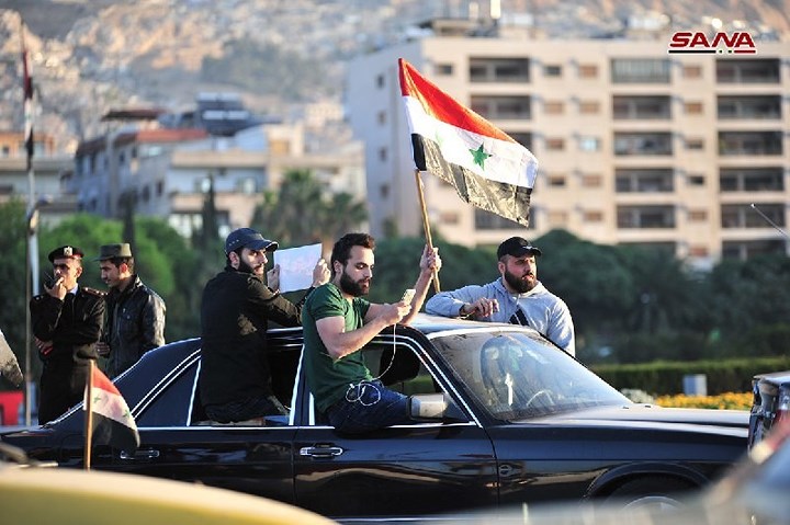 Người dân Syria xuống đường ở Damascus. Ảnh: SANA.