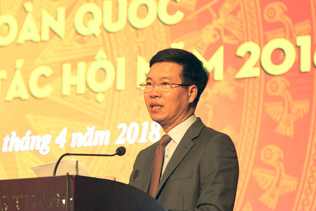 Ông Võ Văn Thưởng - Ủy viên Bộ Chính trị, Bí thư Trung ương Đảng, Trưởng ban Tuyên giáo Trung ương phát biểu tại Hội nghị toàn quốc triển khai công tác Hội của Hội Nhà báo Việt Nam năm 2018.