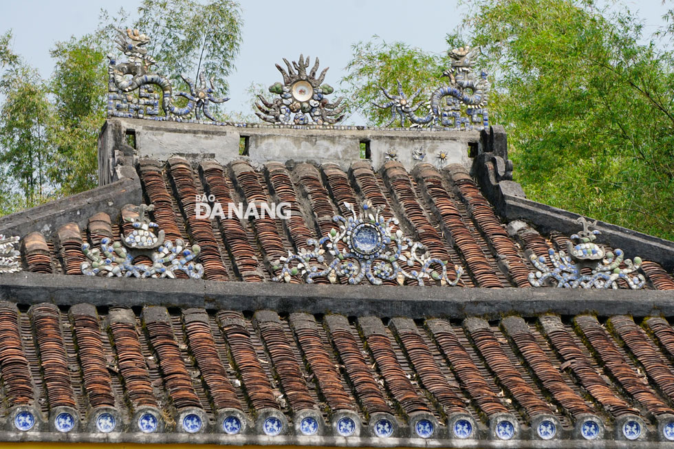 The house of worship features the unique architectural characteristics with 4 supernatural creatures: dragon, unicorn, tortoise and phoenix, amongst other subtle patterns.