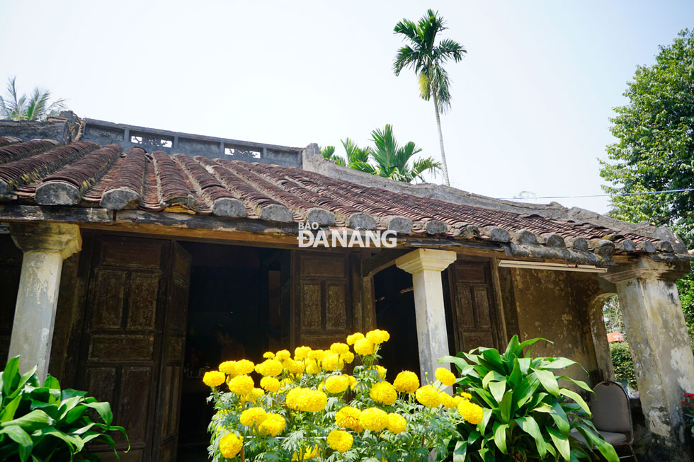  Phong Nam is now home to about four nearly 200-year-old houses. Here is an ancient house owned by Ms Ong Thi Mang