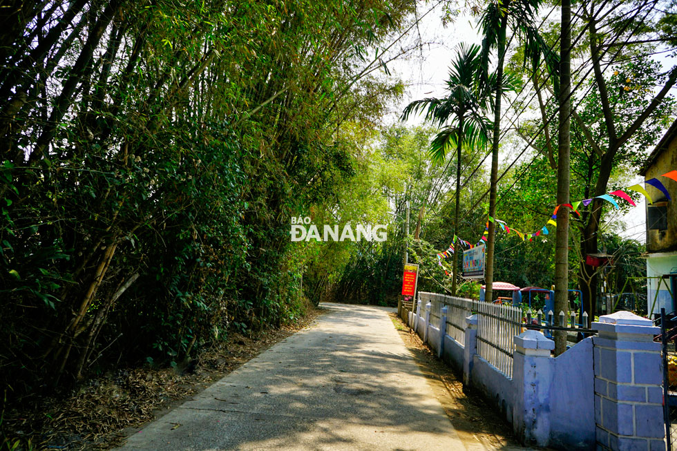 Experiencing the vicissitudes of the history, especially under the impacts of the urbanisation, the Phong Nam village still keeps intact some of the unique architectural characteristics of a traditional Vietnamese village.