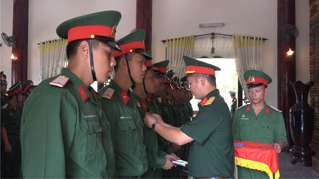 Chiến sĩ mới được kết nạp Đoàn tại Bảo tàng Hồ Chí Minh - Chi nhánh Quân khu 5. 