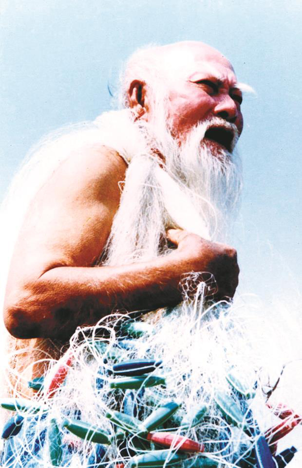     Senior fisherman Muoi Thao in Binh Thuan Province’s Mui Ne City