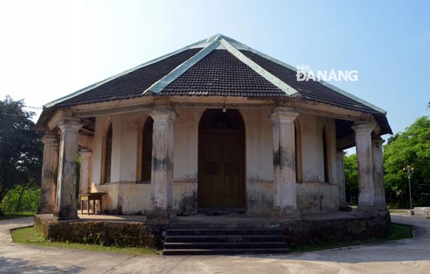  The oratory viewed from behind