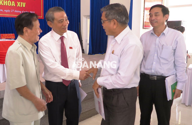 Bí thư Thành ủy Trương Quang Nghĩa trao đổi với cử tri quận Ngũ Hành Sơn