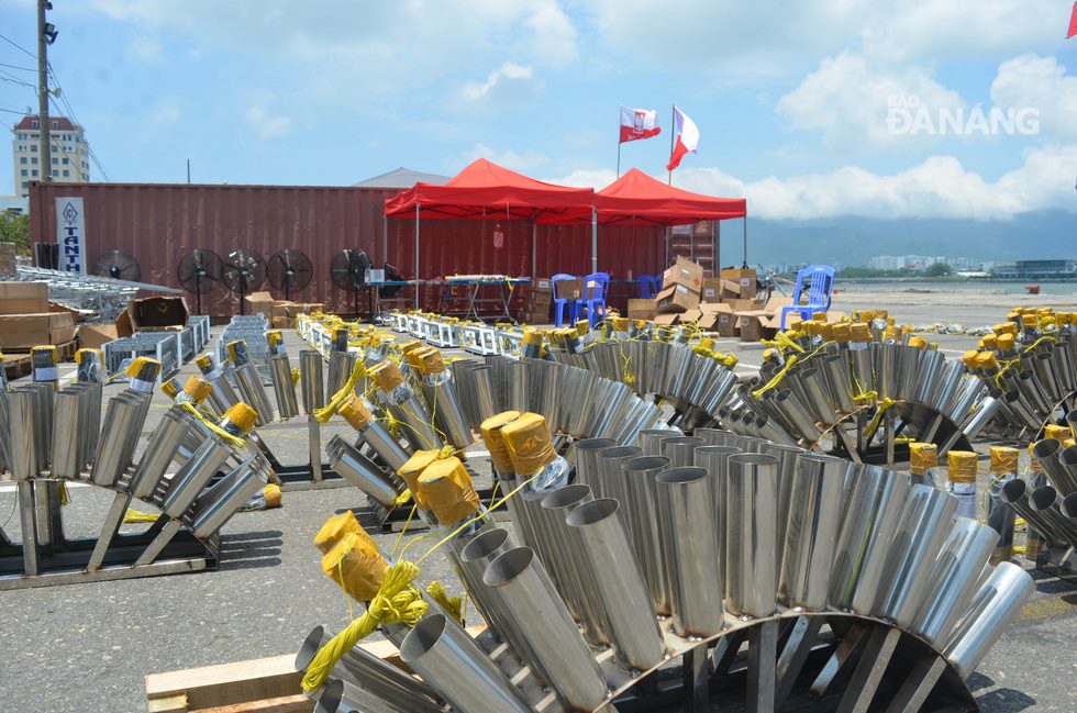  The Polish team prepared some plans to protect their fireworks regardless of whether it rains or not in a bid to produce an amazing show from beginning to end.