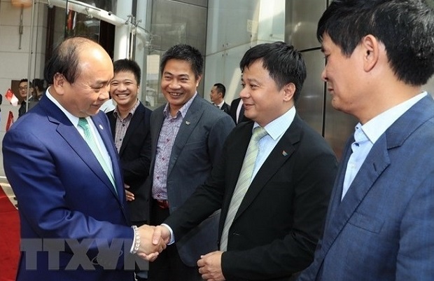 PM Nguyen Xuan Phuc was seen off at Changi airport. (Photo: VNA)