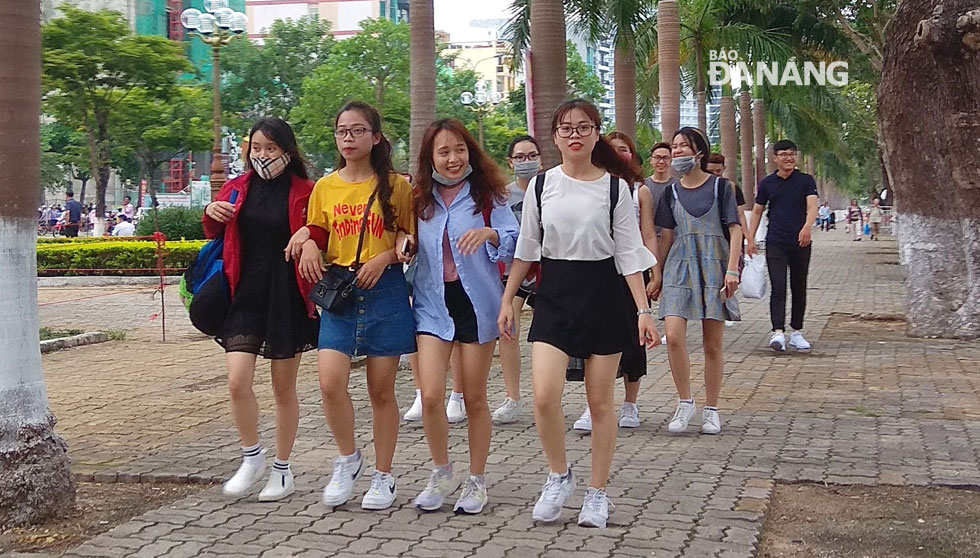 A groups of local youth strolling along Tran Hung Dao Street, eagerly looking forward to the opening night