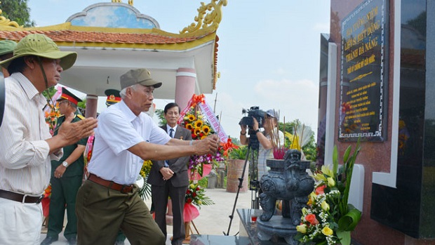 Commando veterans offering incenses at the inauguration ceremony