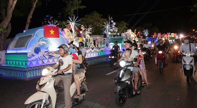 The parade attracted a great deal of attention from both locals and visitors