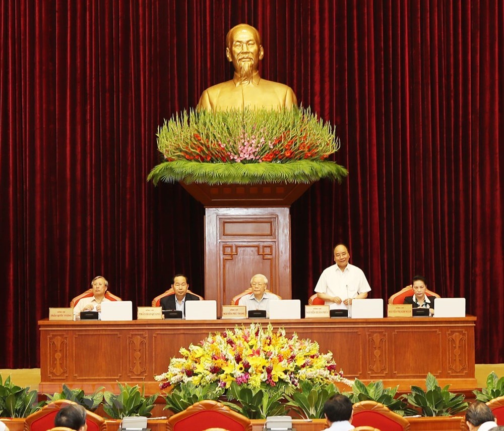 Ủy viên Bộ Chính trị, Thủ tướng Chính phủ Nguyễn Xuân Phúc điều hành phiên thảo luận. (Ảnh: Trí Dũng/TTXVN)