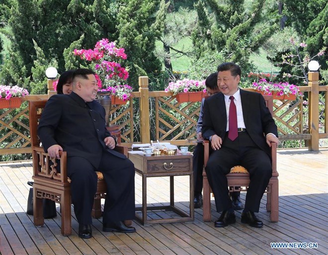 Chủ tịch Trung Quốc Tập Cận Bình tiếp nhà lãnh đạo Triều Tiên Kim Jong-un tại Đại Liên (Nguồn: THX)