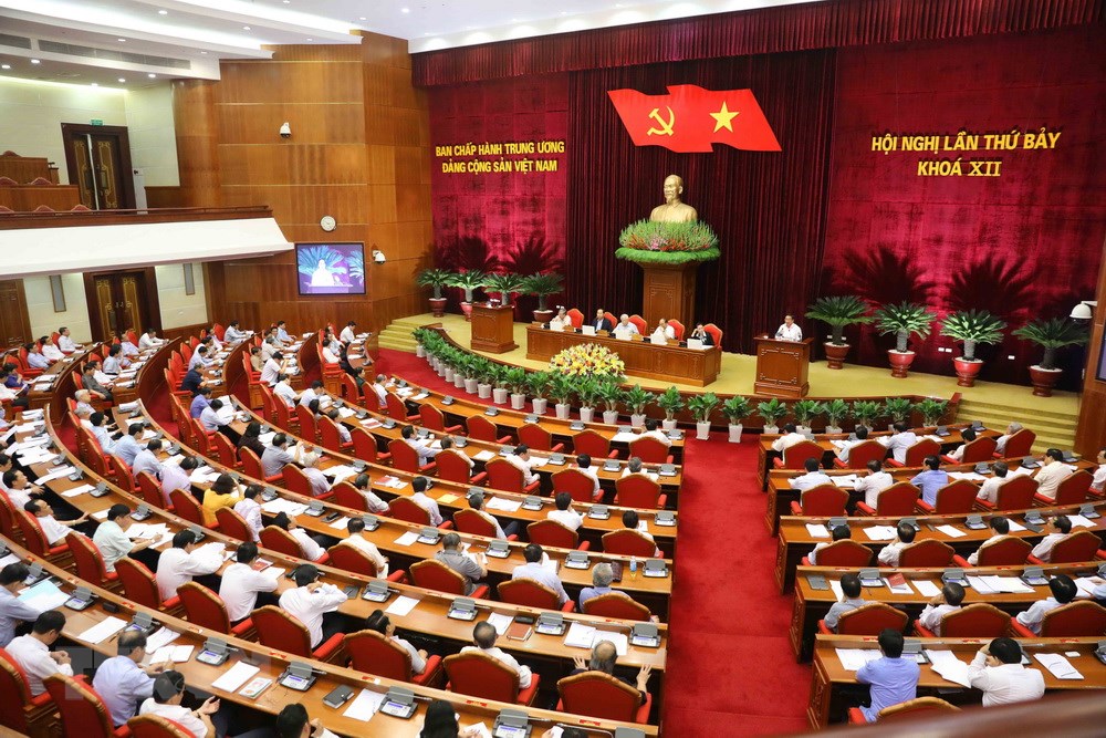 Ngày 8/5/2018, Hội nghị lần thứ bảy Ban Chấp hành Trung ương Đảng Cộng sản Việt Nam khóa XII làm việc thảo luận Đề án Tập trung xây dựng đội ngũ cán bộ các cấp, nhất là cấp chiến lược và đề án cải cách chính sách tiền lương. (Ảnh: Phương Hoa/TTXVN)