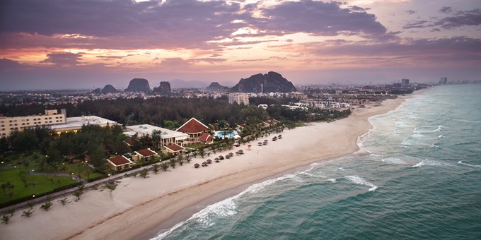 Close to the beautiful scenery of Marble Mountain, the resort is set directly on the fine sands of Non Nuoc Beach.