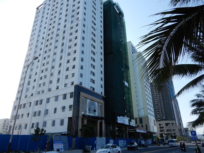 The Eden Hotel project in Ngũ Hành Sơn district of Đà Nẵng. The city asked the project owner to dismantle illegal construction items of the hotel, when it developed one more storey and increased the number of rooms from 96 to 226. — Photo courtesy Ngọc Long Read more at http://vietnamnews.vn/society/427730/hotel-project-fined-for-illegal-construction.html#Js0B7EX8RUpzd8ed.99