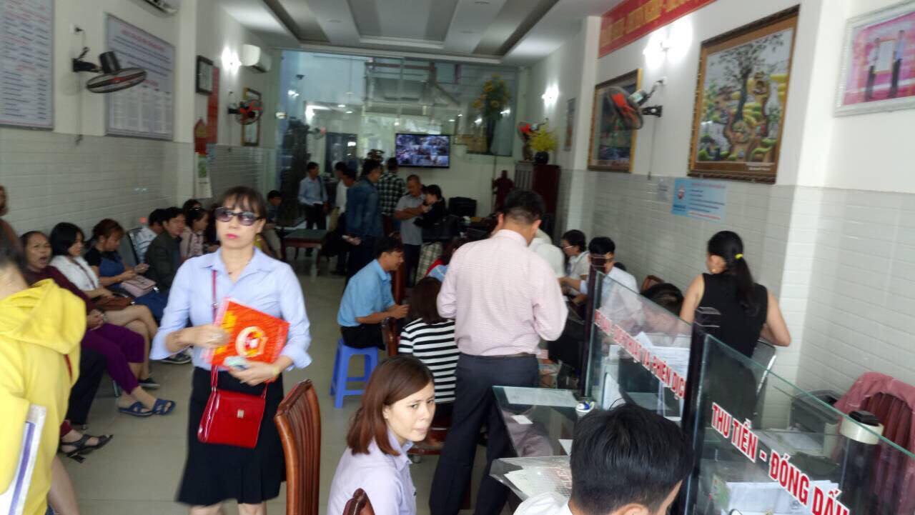 A notary office on So Viet Nghe Tinh street is always crowded with clients who come here for property transactions-related paperwork