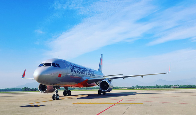 A Jetstar flight from Da Nang to Ho Chi Minh City was delayed for two hours as a pregnant woman was in need of urgent medical care