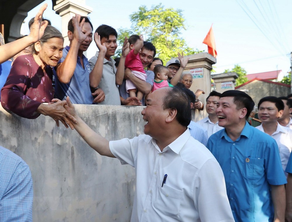 Thủ tướng Nguyễn Xuân Phúc với nhân dân huyện Duy Tiên, tỉnh Hà Nam. (Ảnh: Thống Nhất/TTXVN)