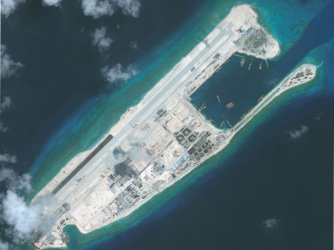 An aerial photo of an illegal airfield that China built on Fiery Cross Reef of Vietnam's Truong Sa archipelago (Photo: AFP)