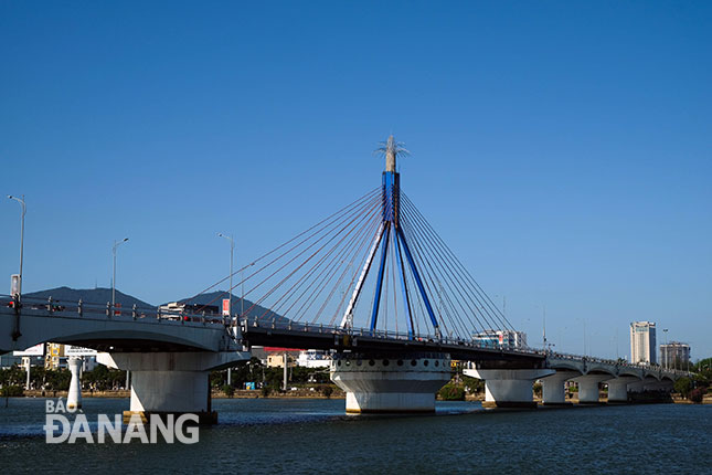 Công trình cầu Sông Hàn là biểu tượng của sự kết nối đôi bờ, thể hiện sự đồng thuận của nhân dân Đà Nẵng sau khi trở thành thành phố trực thuộc Trung ương.