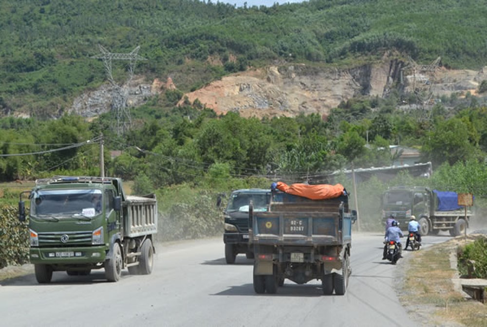 Bảo đảm vệ sinh môi trường, an toàn giao thông trên tuyến đường vào mỏ đá Hòa Nhơn