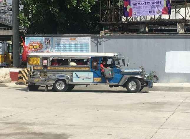 Jeepney ở Manila.