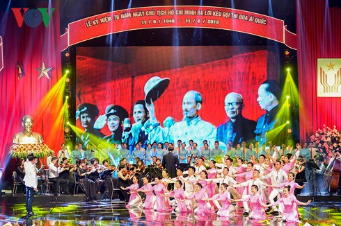 Văn nghệ chào mừng Lễ kỷ niệm 70 năm Ngày Chủ tịch Hồ Chí Minh ra “Lời kêu gọi thi đua ái quốc”.