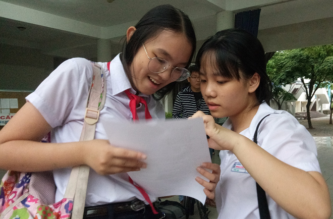 thí sinh dự thi tại hội đồng thi Trường THPT PHan Châu TRinh